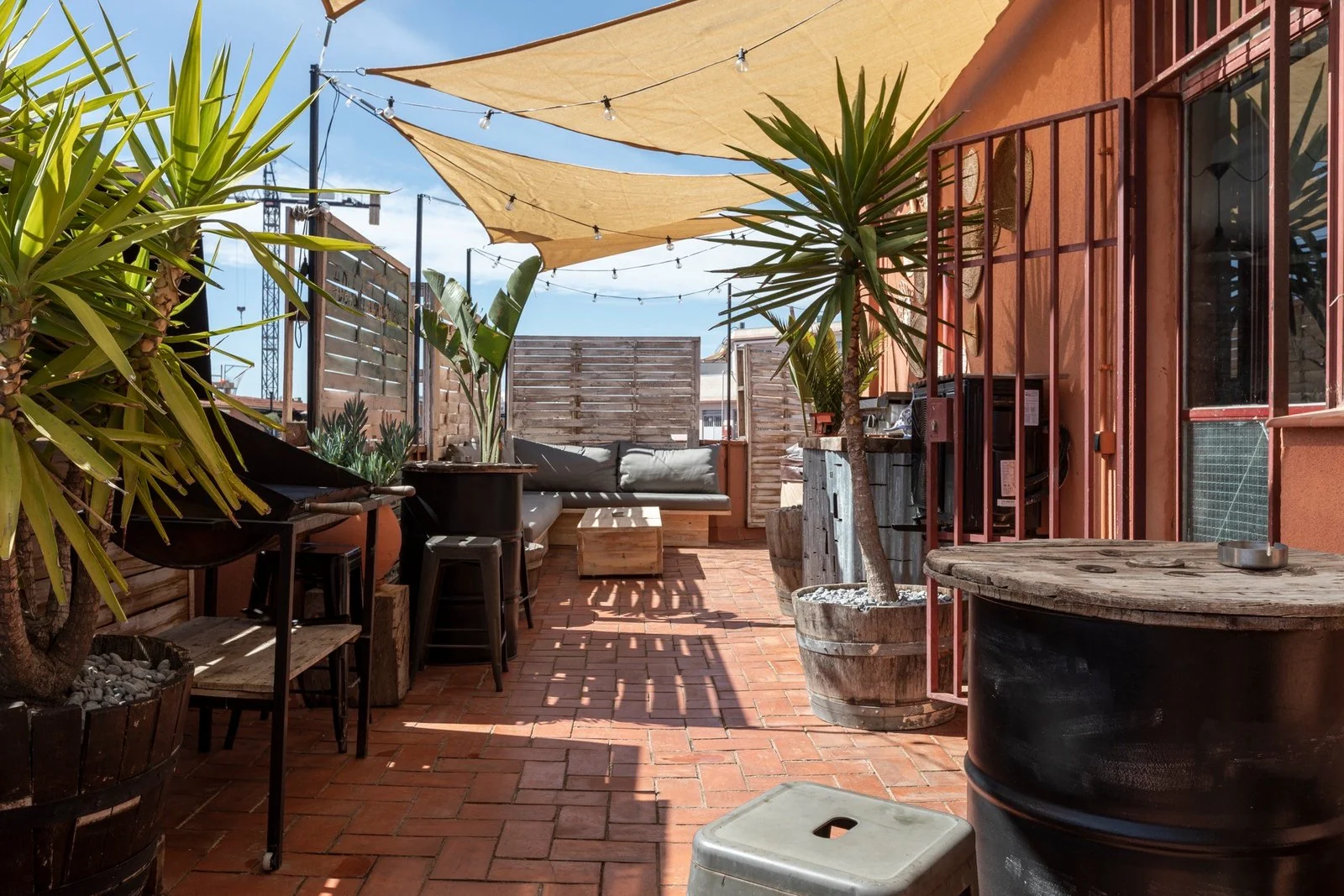 Terraza de Ático Eme en Poblenou para encuentros privados